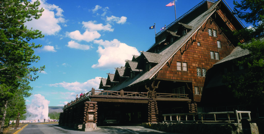 Old Faithful Inn yellowstone