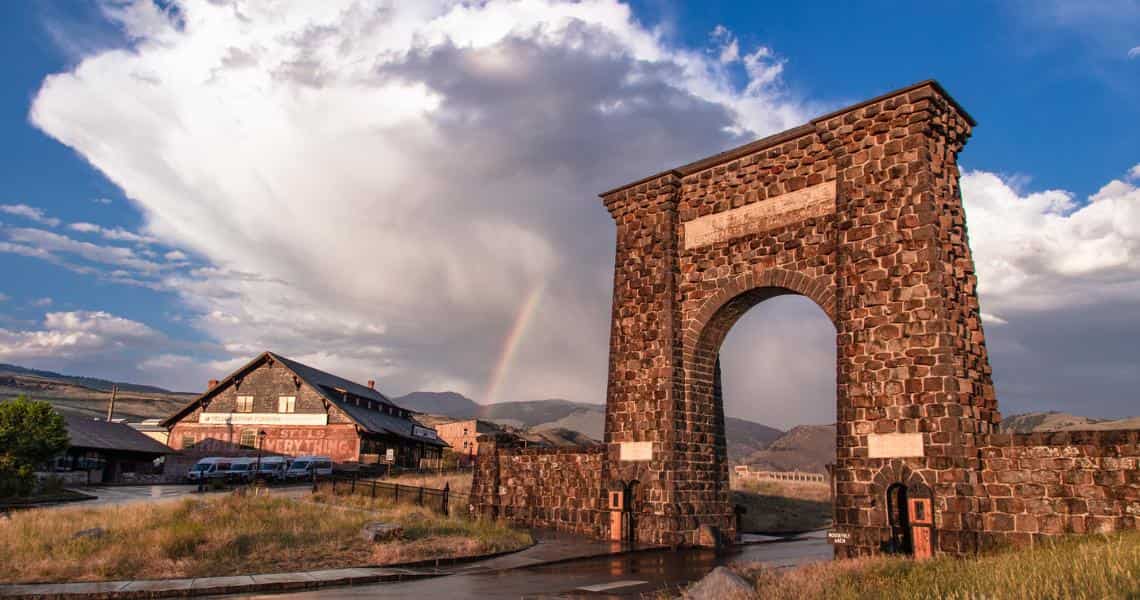 bozeman to yellowstone national park​